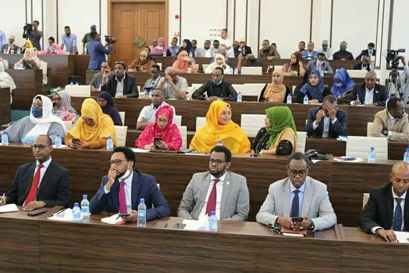 Somalia Orders Ministers Serving as MPs to Choose Between Cabinet and Parliament