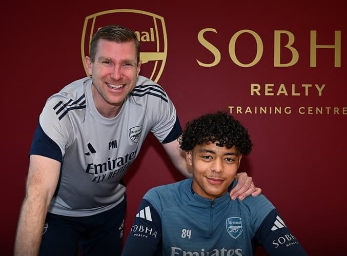 Arsenal signs Somali-British midfielder Maalik Hashi to first professional contract
